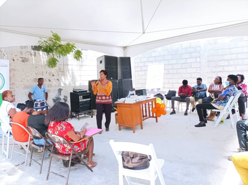 À l'occasion de la Journée internationale de la jeunesse, dans le cadre du projet PASSREL, la Fondation pour la Santé reproductive et l'Éducation familiale (FOSREF) a animé une activité de sensibilisation et d'éducation dans son Centre jeunes de la région de Port-au-Prince.
